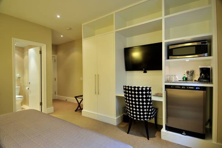 Room 52 of 184