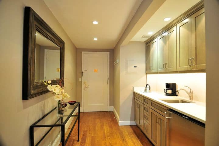 Room 41 of 184