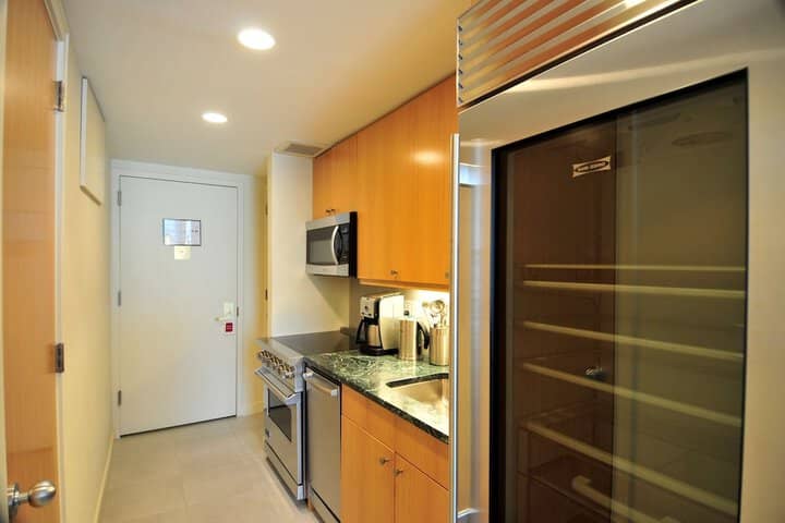 Room 43 of 184