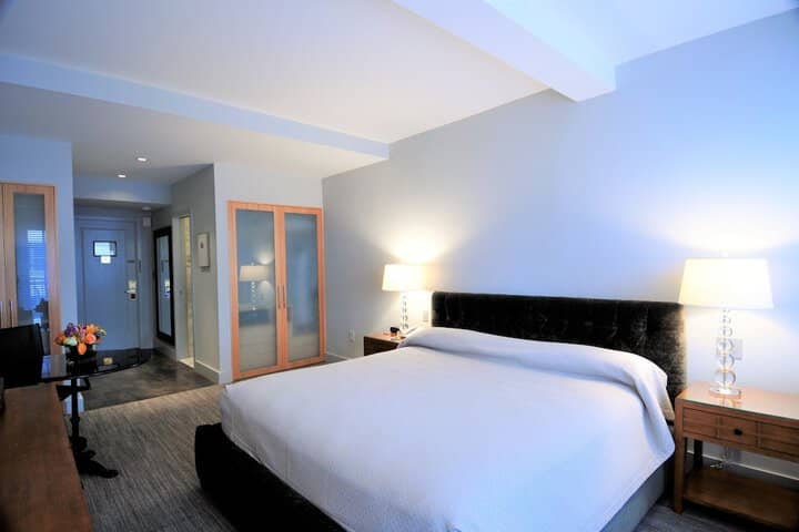 Room 12 of 184