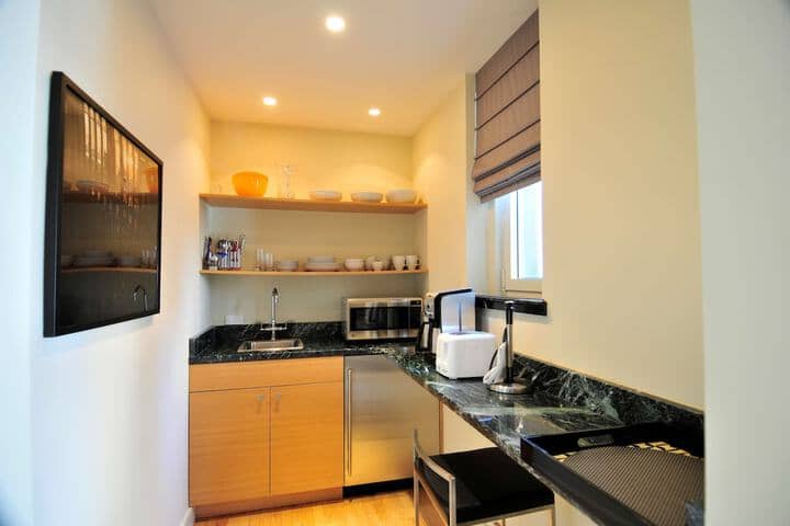Room 40 of 184