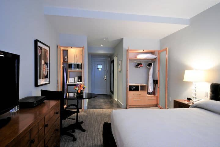 Room 11 of 184