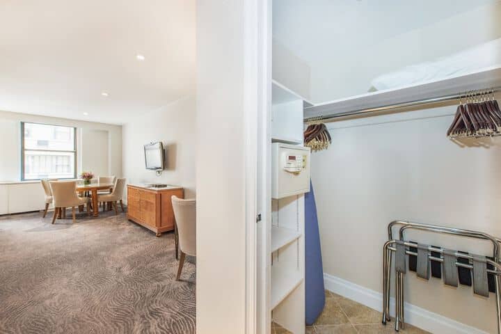 Room 22 of 184