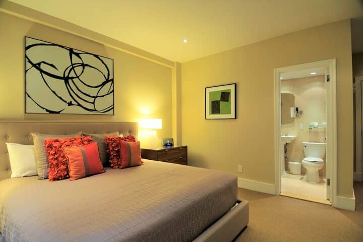 Room 27 of 184