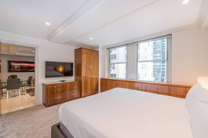 Room 32 of 184