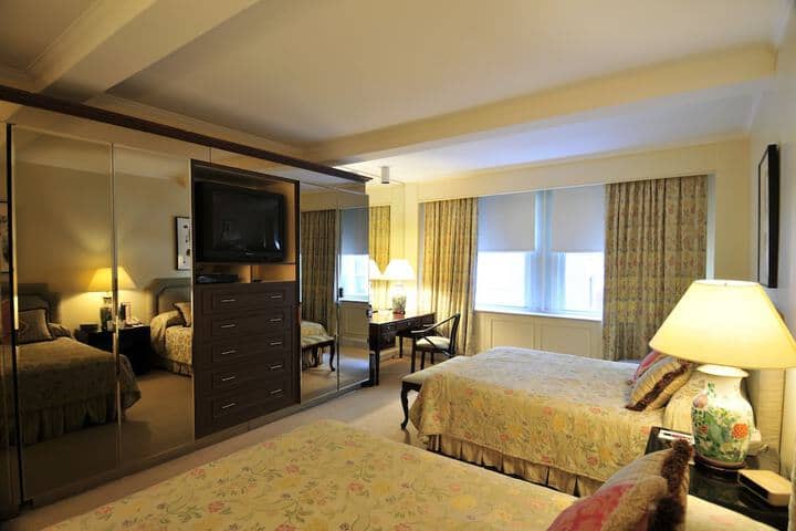 Room 4 of 184